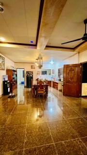 Chateau La Princesa cozy bar & awesome garden - 8