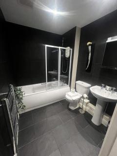 Majestic, modern & spacious harbour-view apartment with parking - Whitby - 5