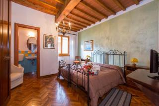 Villa immersa nel verde della Toscana - 7