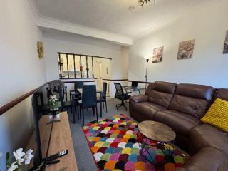 Sunny Beachside Apt with Free Parking - 0