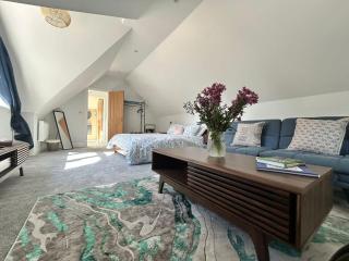 Goring River Retreat with Gym and Wellness Area - 4