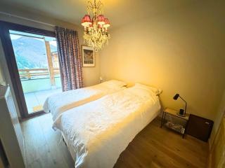 Ski-In Ski-Out Mountain View with Balcony - 8