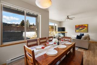 Big Sky Townhome - Fireplace Hot Tub - 1