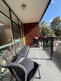 2 Bed 1 Bath apartment 5 min walk to Grand Prix - 4