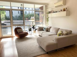 2 Bed 1 Bath apartment 5 min walk to Grand Prix - 3