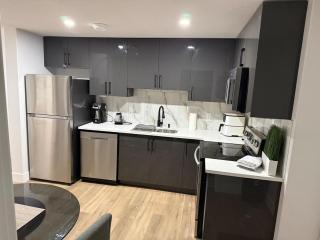 Cozy 1 Bedroom suite close to west edmonton mall - 9