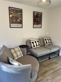 Gatwick 1 Bed Flat With Parking and Garden - 5