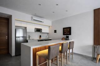 Luxury Condo, 1BR 1BA, 200MB, Gym Sauna Cinema - 6