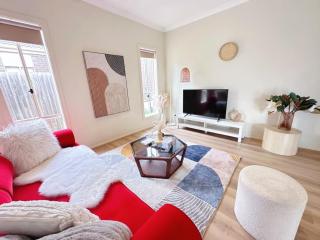 Spacious 4-Bedroom Family Home | Quiet & Connected - 7