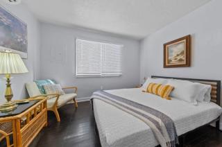 Relaxing Coastal 2BR Near Beach Sleeps 4 - 7