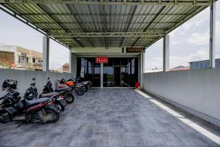 RedDoorz Near Dr Oen Solo Baru Hospital - 2