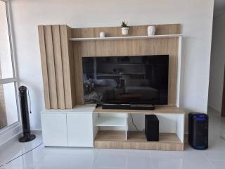 Exclusive 13th-Floor Luxury Apt in Garden City - 0