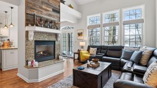 Crestline Retreat by AvantStay Luxury Mountain Condo • Hot Tub Game Room Steps to Big Boulder - 9