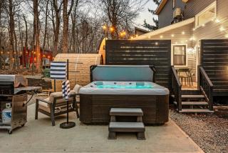 Luxury Pocono Escape ~ Sauna | Hot Tub | Mini Golf - 5
