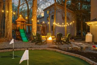 Luxury Pocono Escape ~ Sauna | Hot Tub | Mini Golf - 9