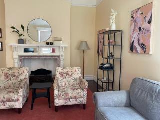 The Merredin Treasury, Heritage House, sleeps 9 - 2