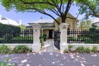 Victorian Villa with Pool near CBD - 7