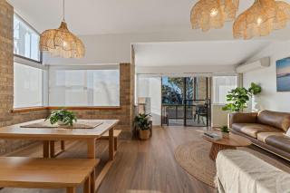 Shoal Bay Beachfront Escape - 7