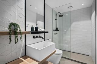 Gorgeous 2BR-Marvel with Free Parking, Pool & Gym - 8