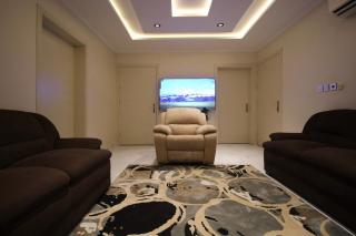 شقة فاخرة بثلاث غرف نوم وصالة أنيقة - 2