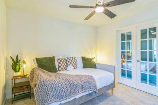 Cypress 5 Bedroom Retreat with Hot Tub, Firepit and Game Tables! Pet Friendly - 2