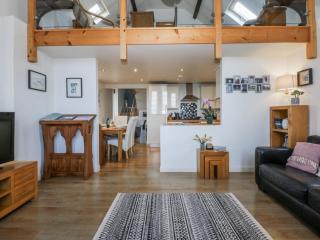 Eglwys St Cynfil - 5