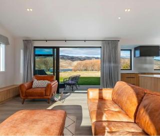 Lake front house with a view - 0