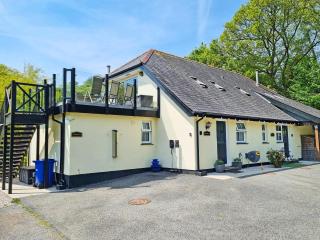 Camellia Cottage - 9