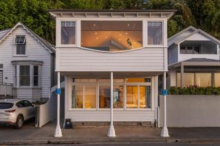 Nelson Harbour Light Waterfront Apartment - 5