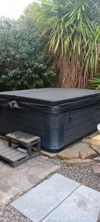 Surf and Spa family home in Raglan - 1