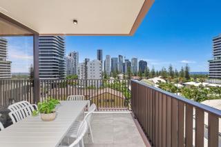 Walk to Beach, Pacific Fair & Dining - 7