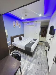 BR Greens's Hotel - 9