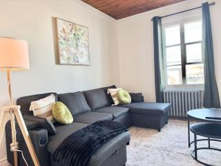 Historic Charm & Modern Comfort Sleeps 8 - 4