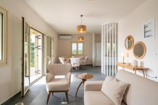 The Cerulean Villa - The Concord Of Blue And Green - 9