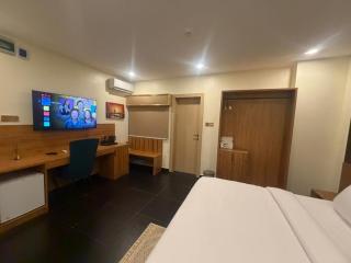 C & C Luxury Suites - 0