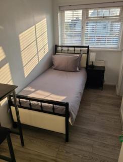 RoomZ-GATWICK-LONDON-Airport Parking-Travel Service - Ifield - 6