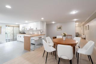 Stylish Scenic Oasis 3-Bedroom Suite West Van - 7