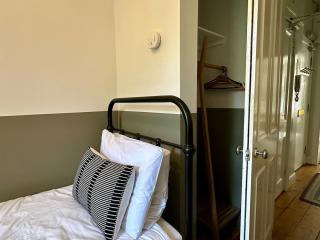 Grindlay St - Fantastic 2BR in Theatre District - 2