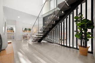 Luxury Coastal Escape-Ocean Views Walk to Beach - 5