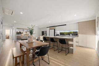 Luxury Coastal Escape-Ocean Views Walk to Beach - 2