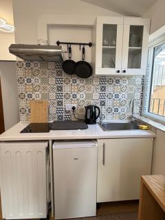 Modern East London Apartment with Private Studio & Guest Rooms-Near Bow, Victoria Park - 1