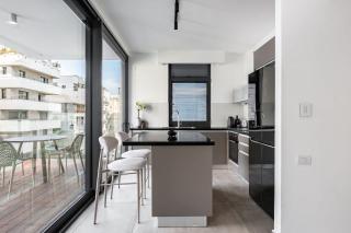 City escape in Geula by HolyGuest - 1