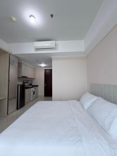 Green Sedayu Apartment Suite Garden View by Ellison - 9