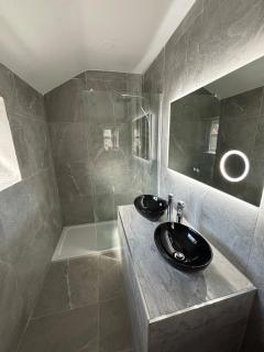 Williamson 2 Bedroom City Centre sleeps 10 - 5