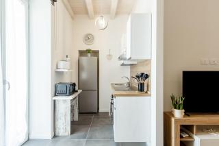 KeyRoom - Patio & Parking near Lake Como - 2