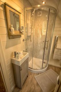 Swallow Light-filled pod with far-reaching scenic views - 3