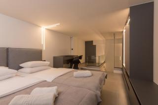 The Elegant Apartment In Pagrati - 9