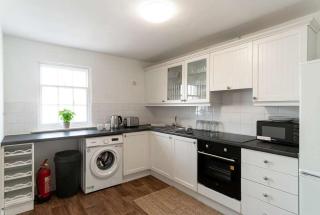 Bright 1 Bed Harbour-side Apartment with Balcony - Whitehaven - 5