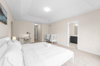 Entire Home Get Away 65 TV with 9Bed - 7