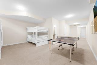 Entire Home Get Away 65 TV with 9Bed - 6